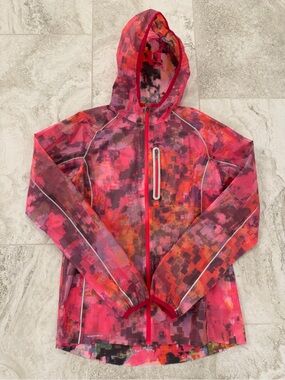 Saucony Women's Multicolor Pixel-Print Rain/Wind Jacket - Pink/Red/Orange - XS